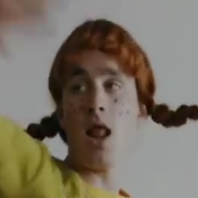 Duiste leraar pipi laat zien